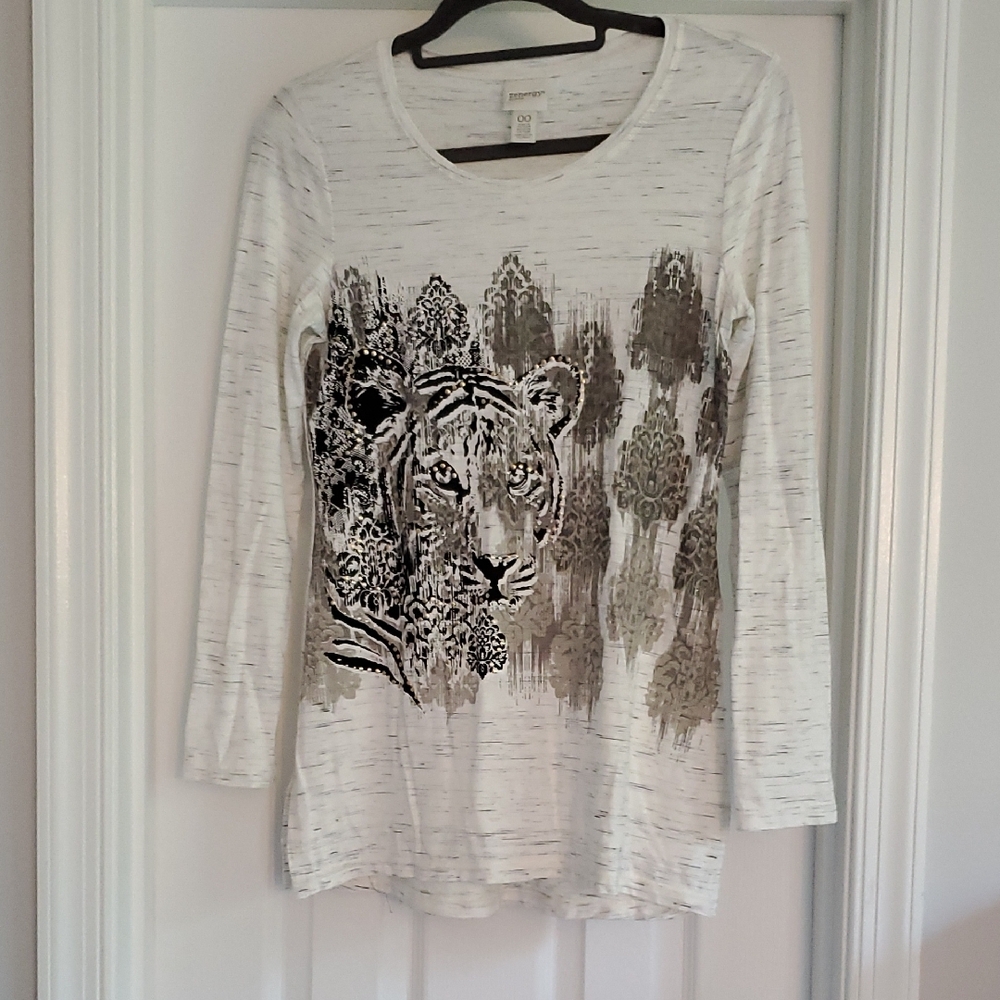 Zenergy by Chico's Off White and Black Top.